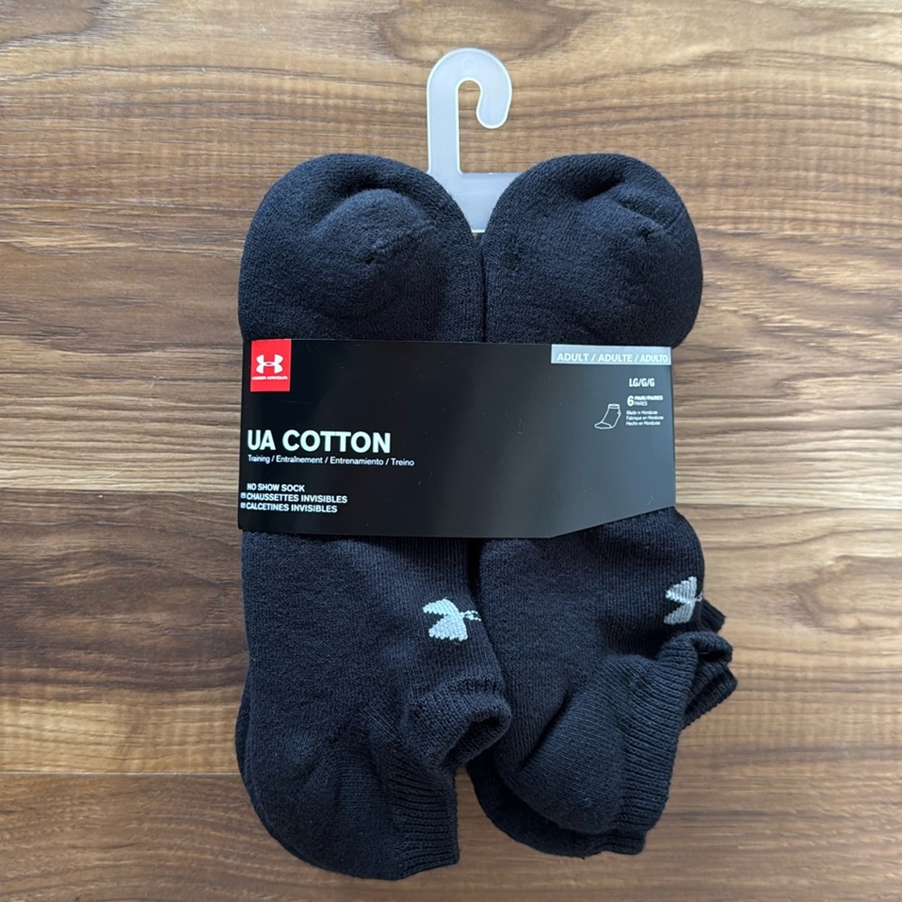 NEW WITH TAGS! NWT!
Adult Large Under Armour 6 Pack No Show Athletic Socks Black